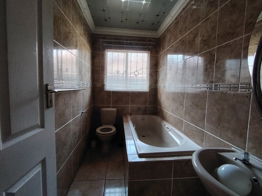 4 Bedroom Property for Sale in Mandela View Free State